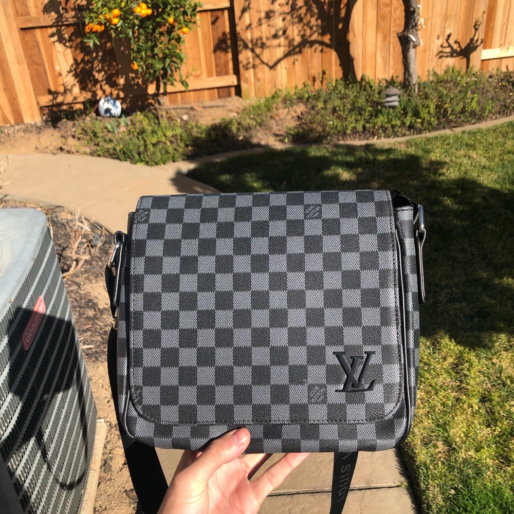 Louis Vuitton District PM